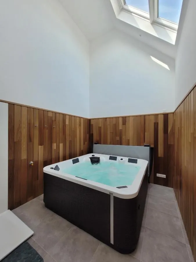Maison Familiale Proche Plages Avec Jacuzzi Treflez